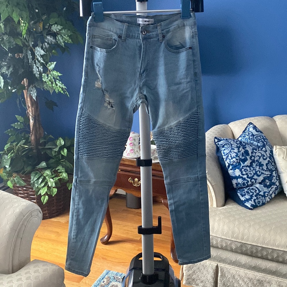 ❤️🤍💙 Fashion Nova Men’s Light Wash Distressed Jeans